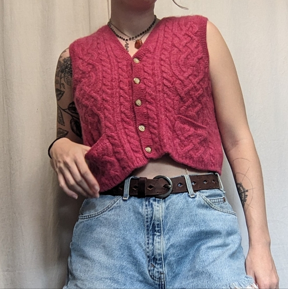 Tabi knit cropped vest - Picture 2 of 9